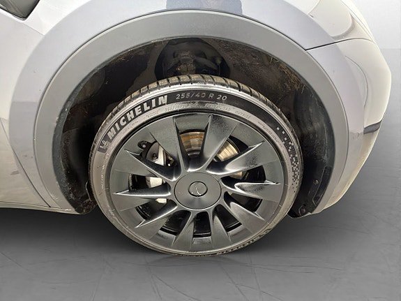 Vehicle Image 32
