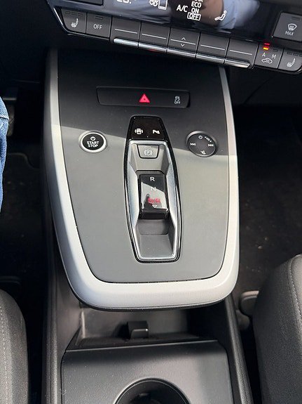 Vehicle Image 28