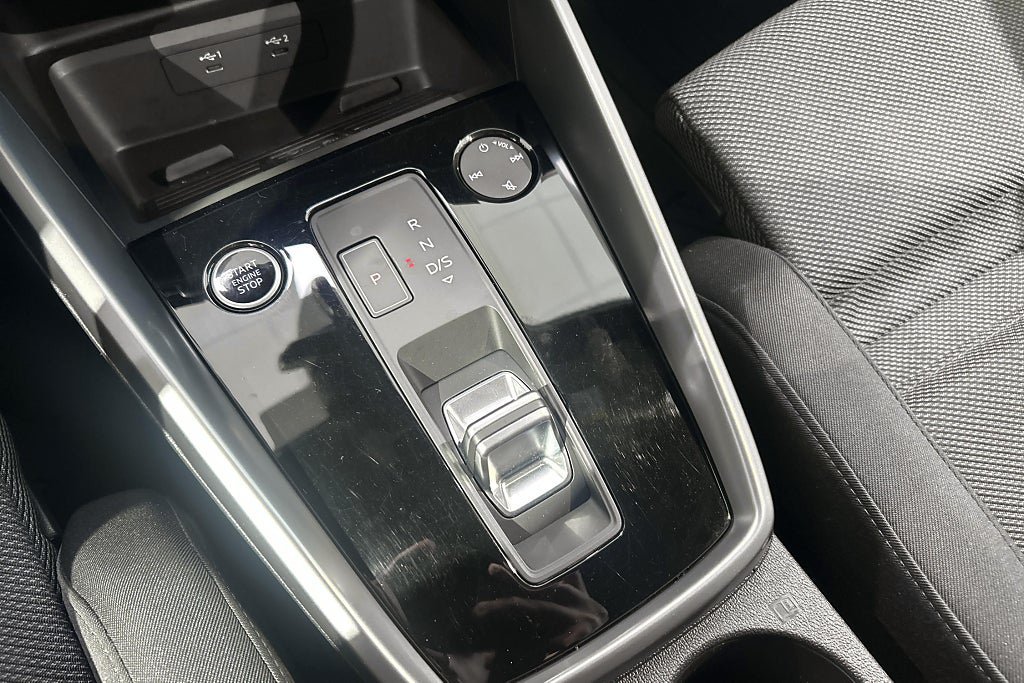 Vehicle Image 26