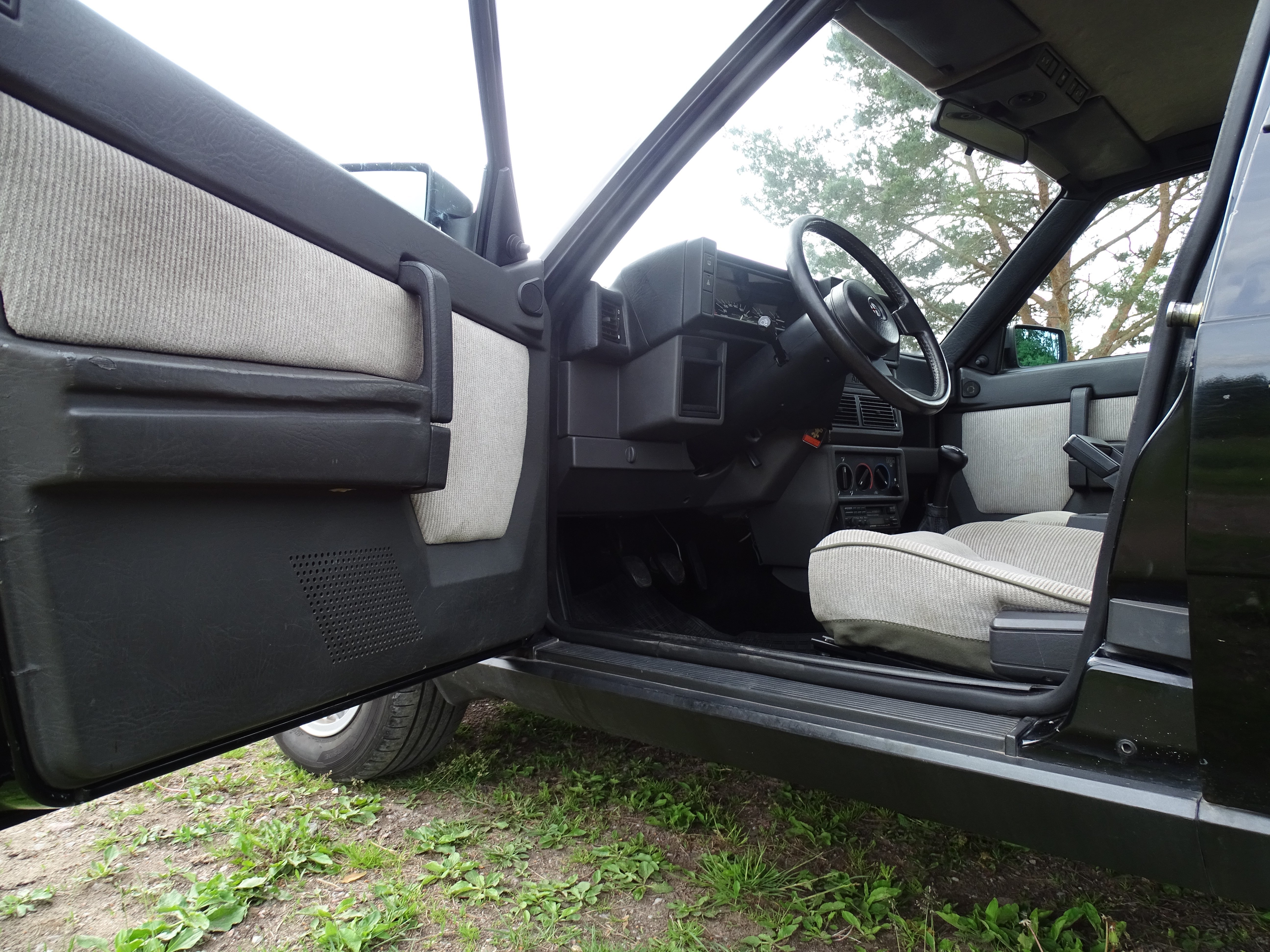 Vehicle Image 25