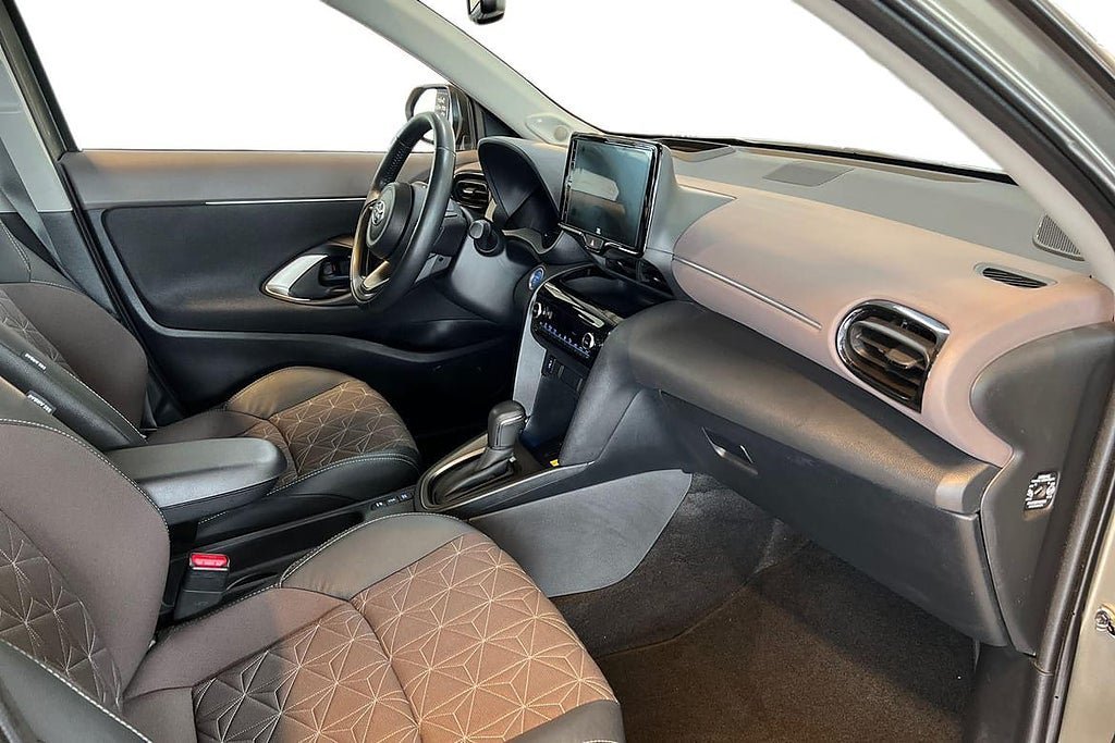 Vehicle Image 11