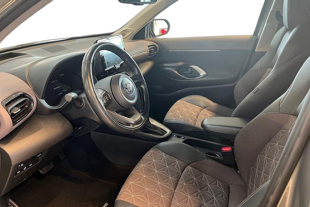 Vehicle Image 16