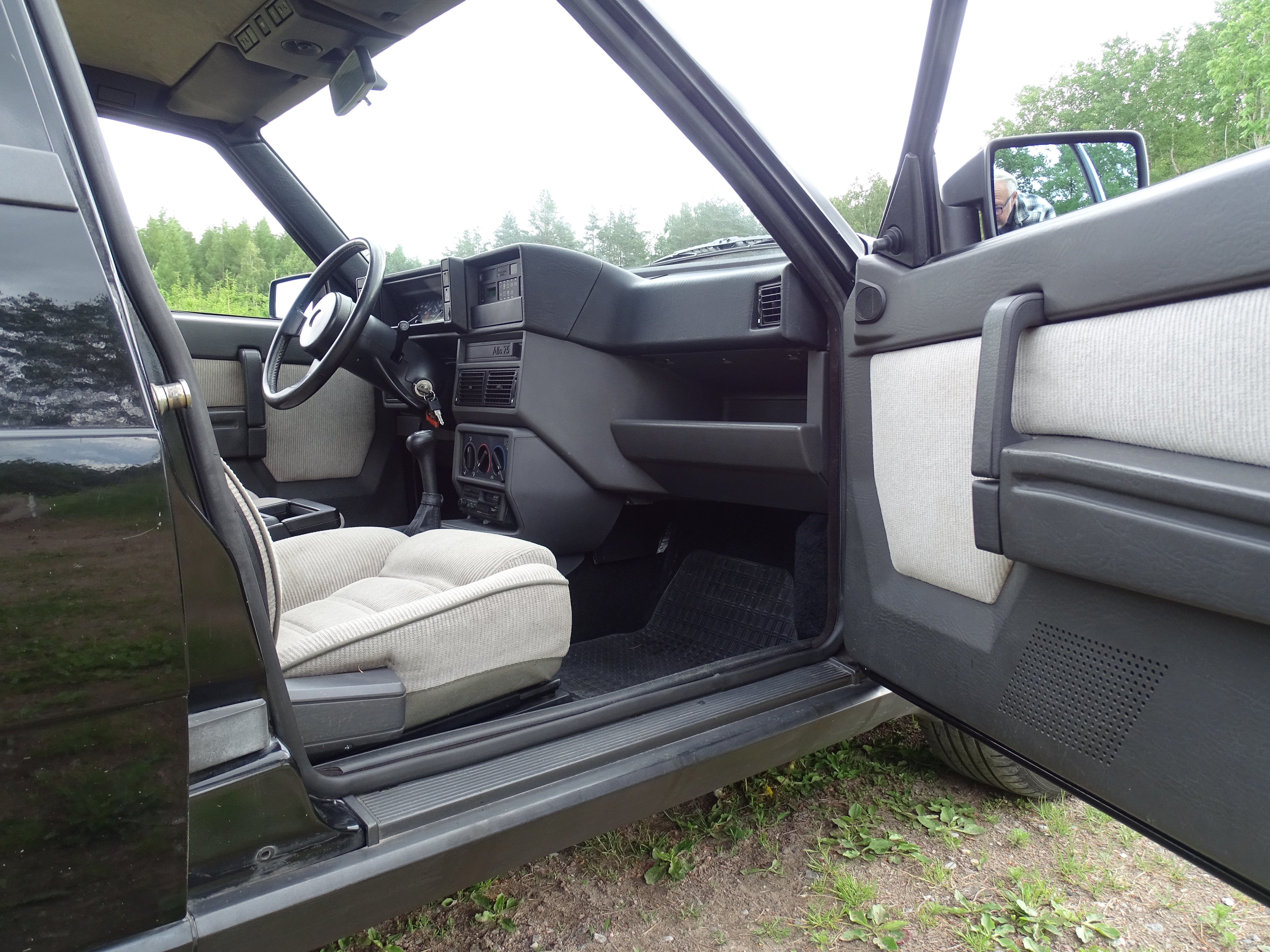 Vehicle Image 30