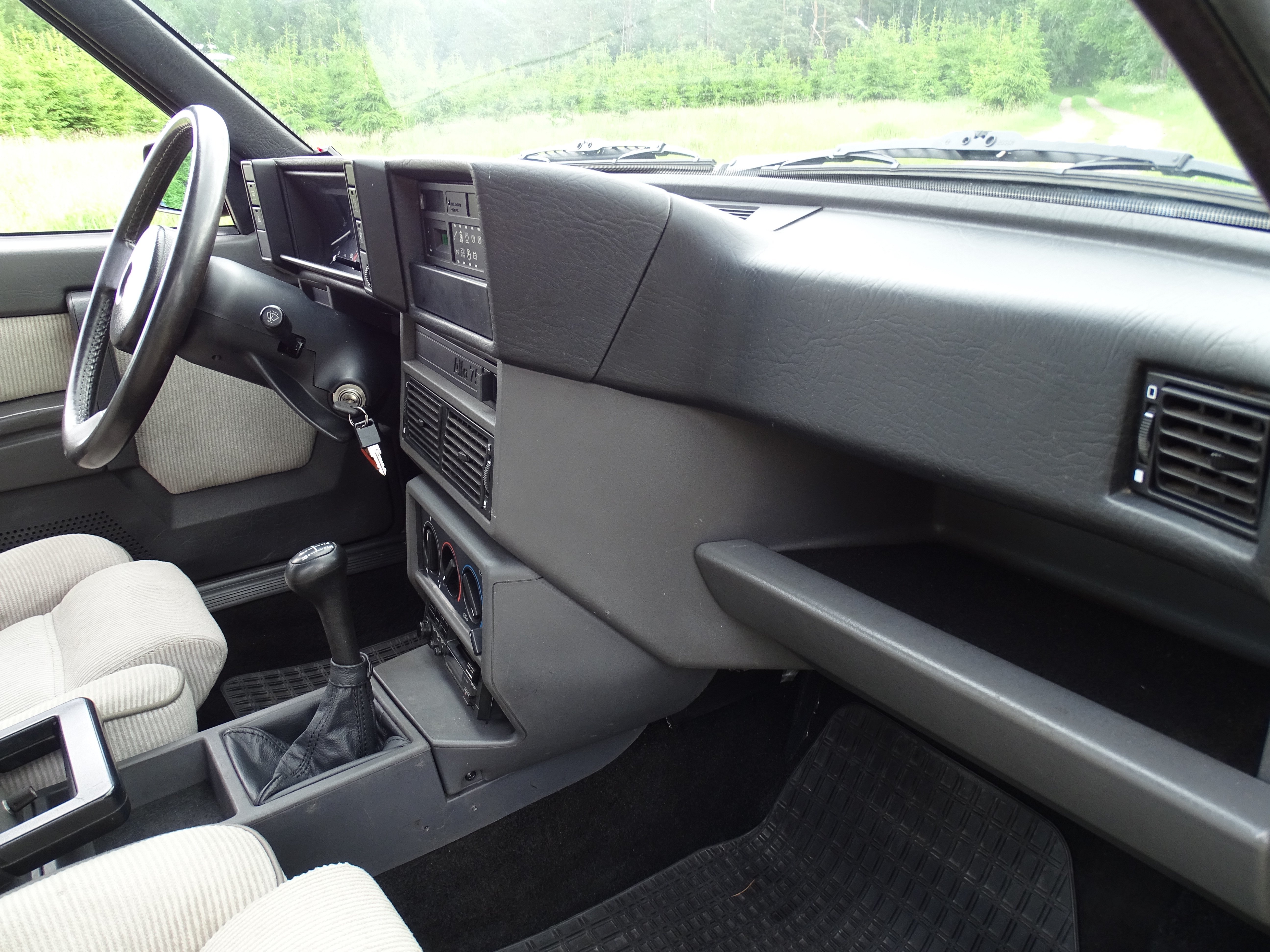 Vehicle Image 33