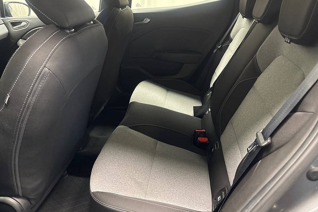 Vehicle Image 12