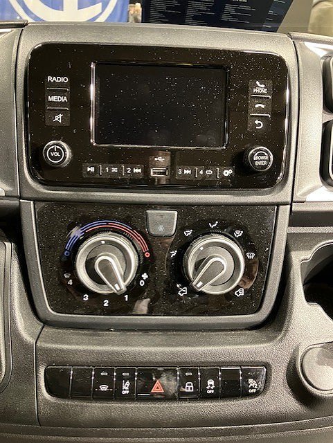 Vehicle Image 16
