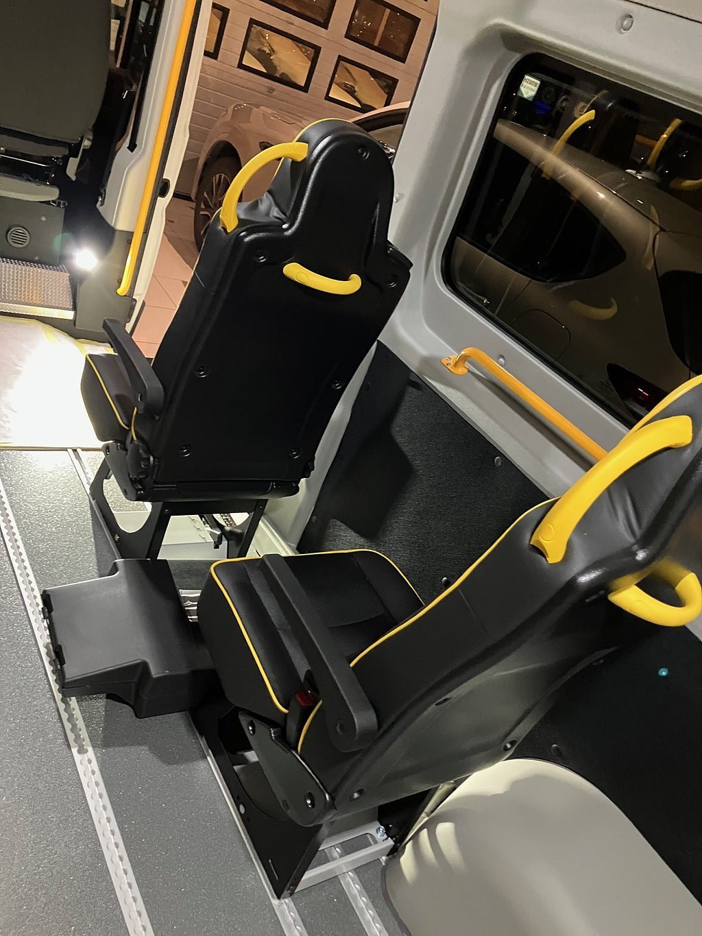 Vehicle Image 21