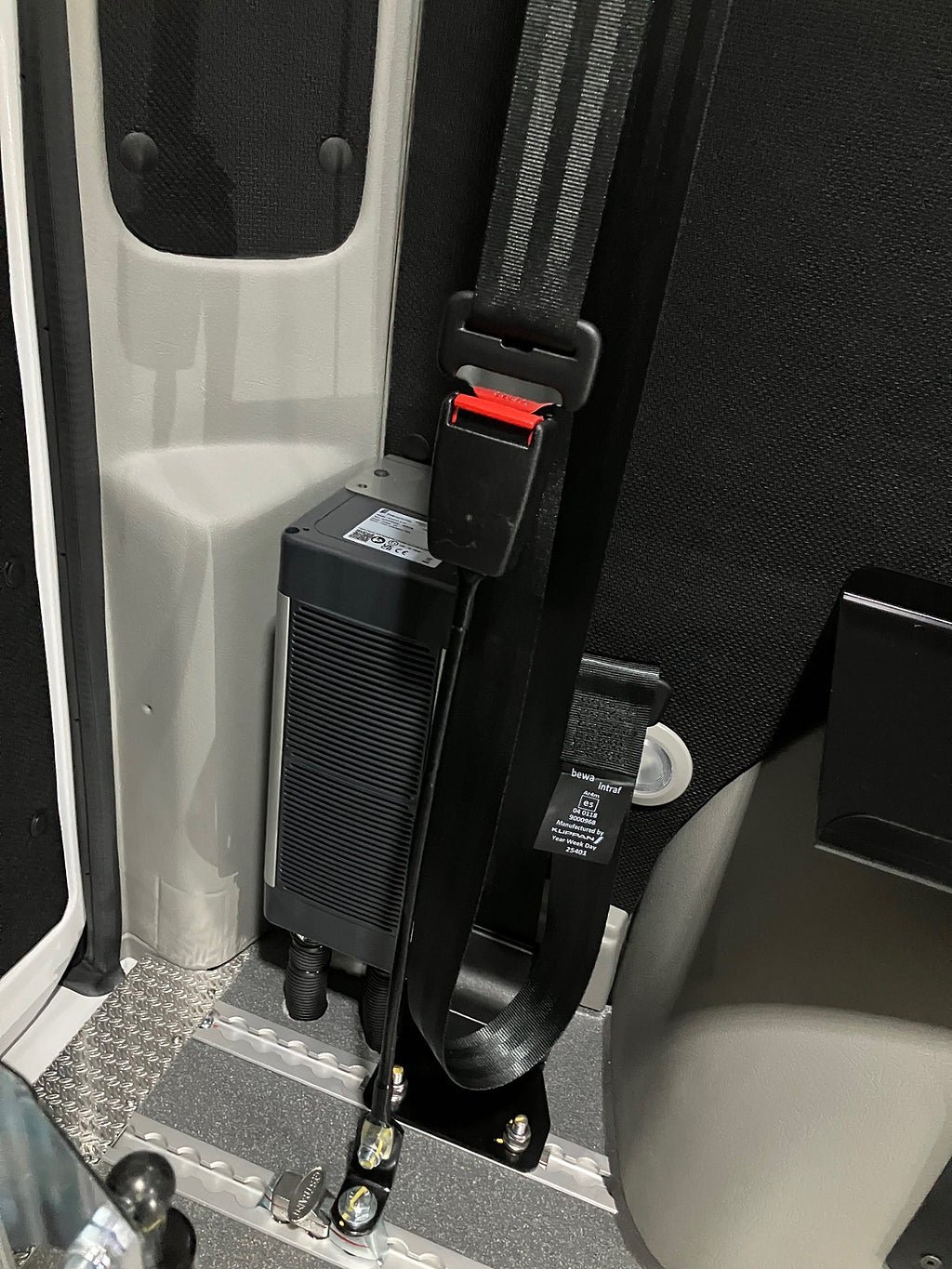 Vehicle Image 25