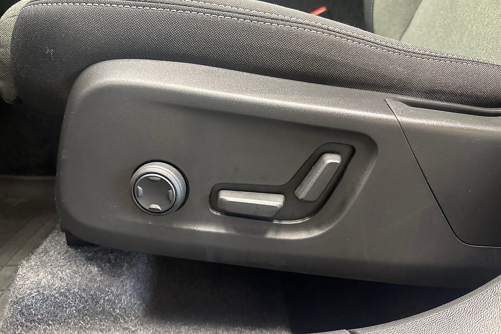 Vehicle Image 26