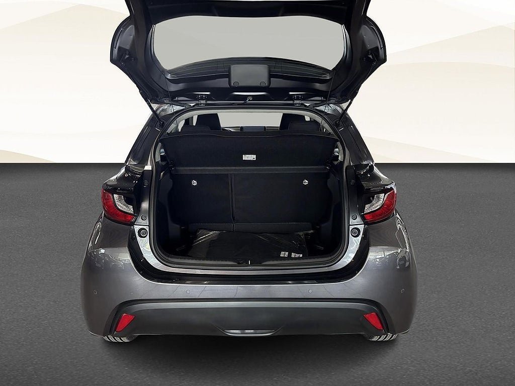 Vehicle Image 12