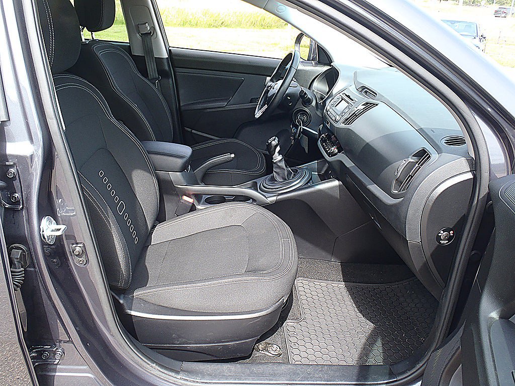 Vehicle Image 8