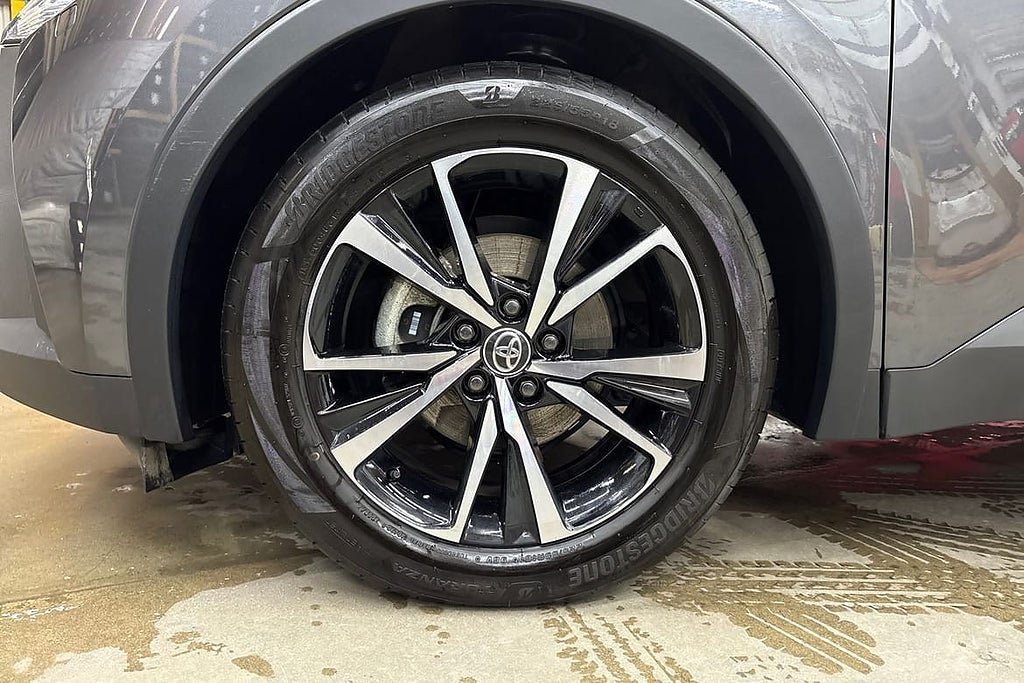 Vehicle Image 9