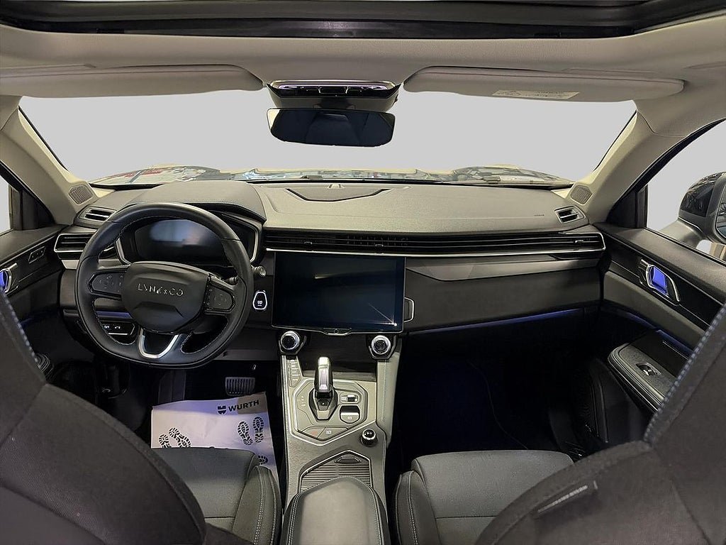 Vehicle Image 12