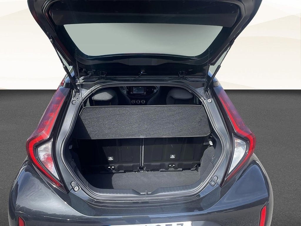 Vehicle Image 13