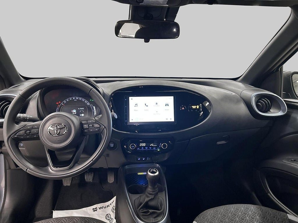Vehicle Image 11