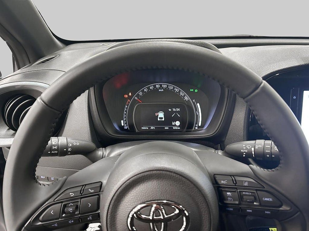 Vehicle Image 14