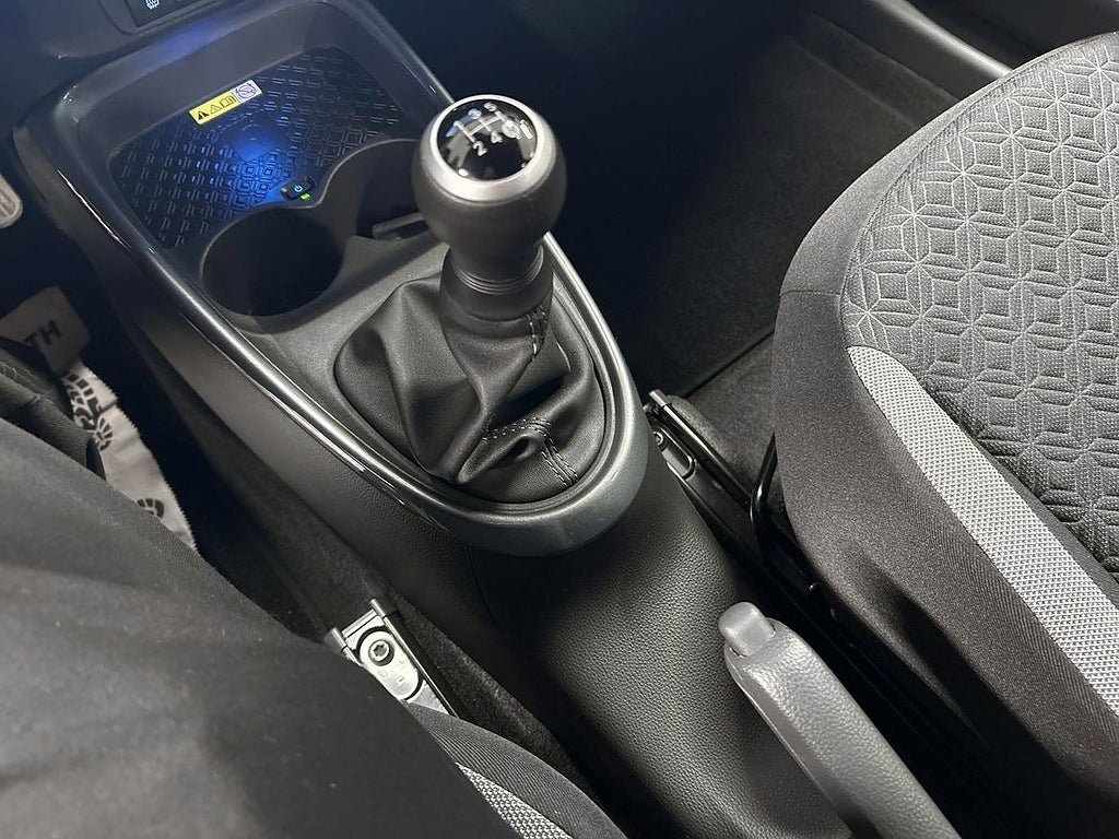 Vehicle Image 17