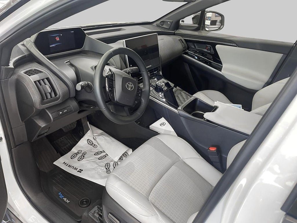 Vehicle Image 14