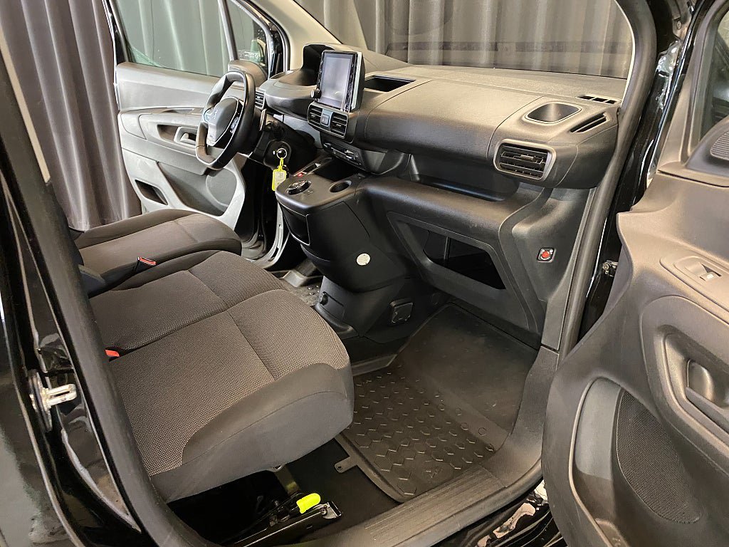 Vehicle Image 19