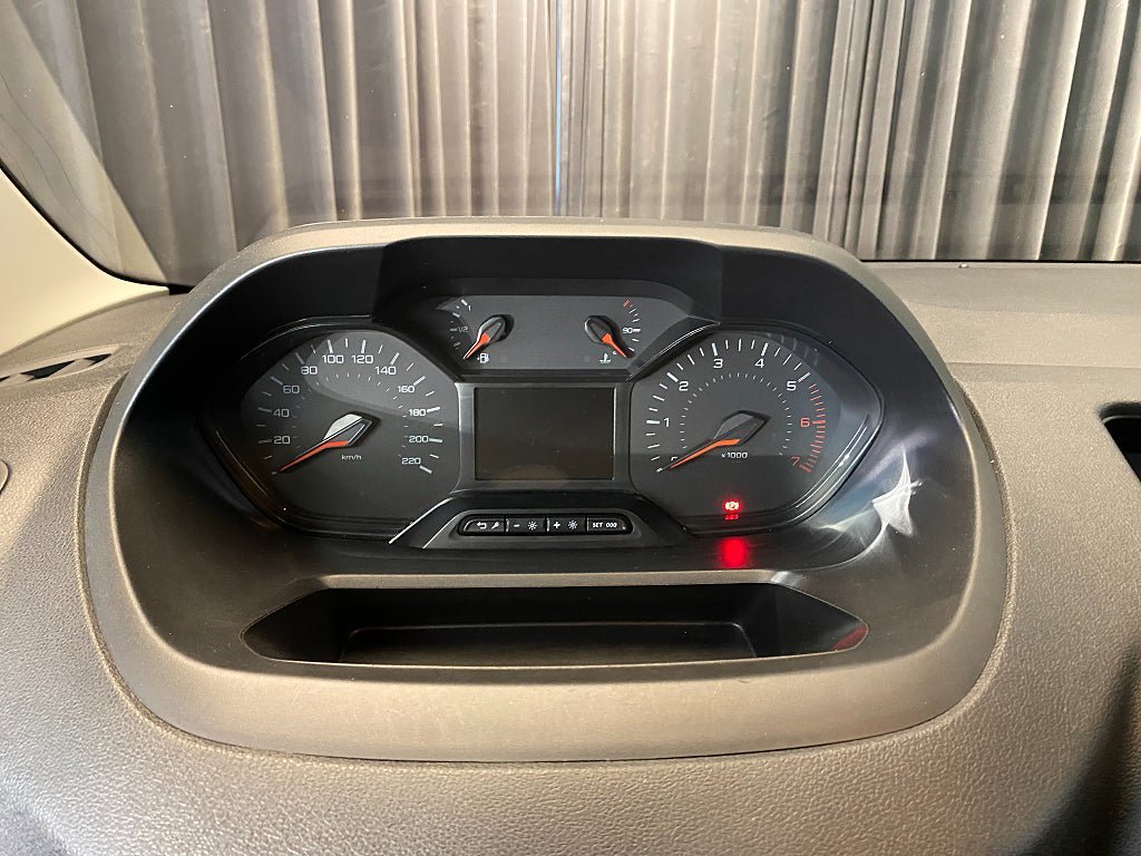 Vehicle Image 28