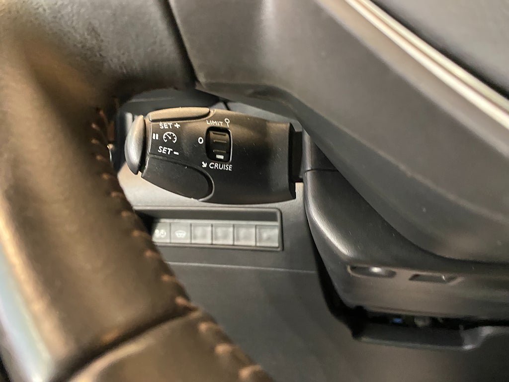 Vehicle Image 38