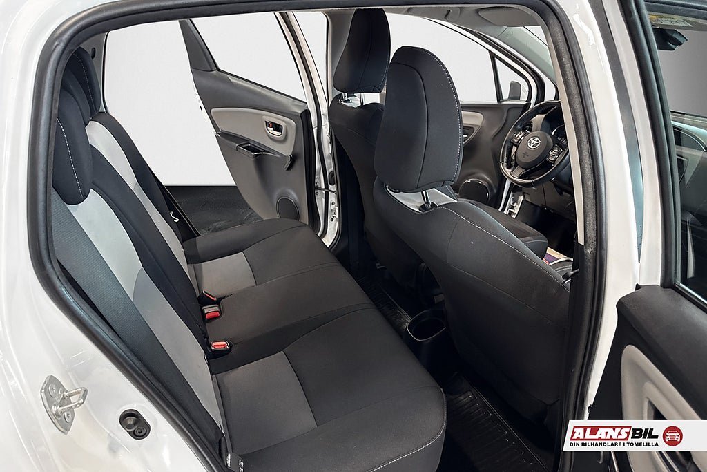 Vehicle Image 9