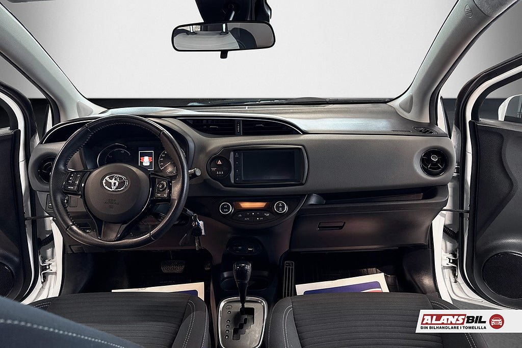 Vehicle Image 10