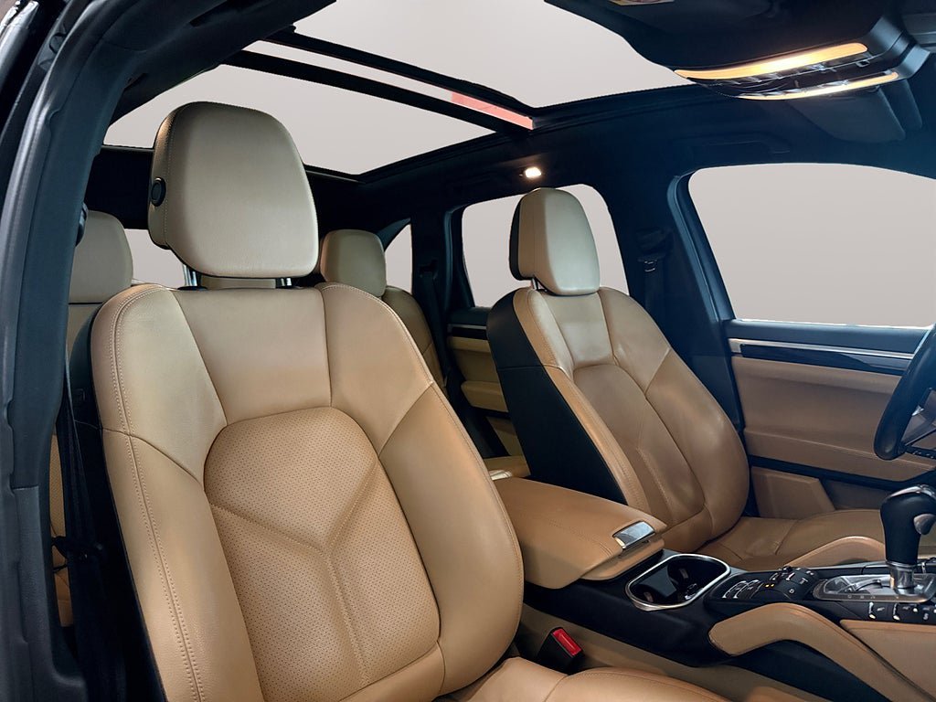 Vehicle Image 11