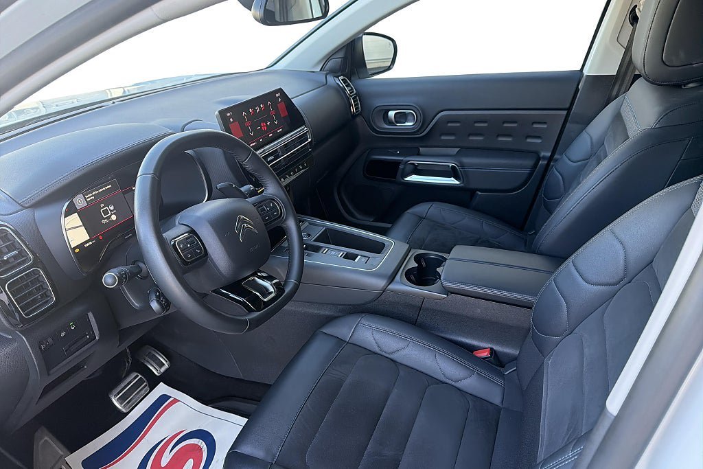 Vehicle Image 10