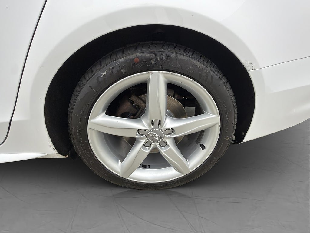 Vehicle Image 25
