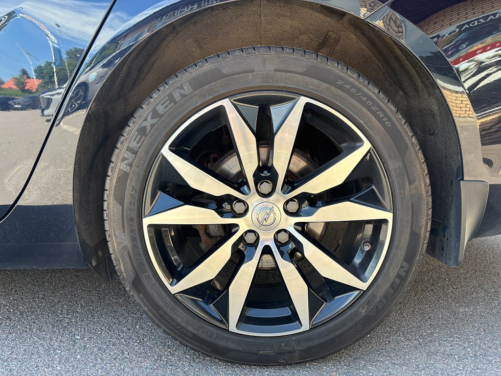 Vehicle Image 9