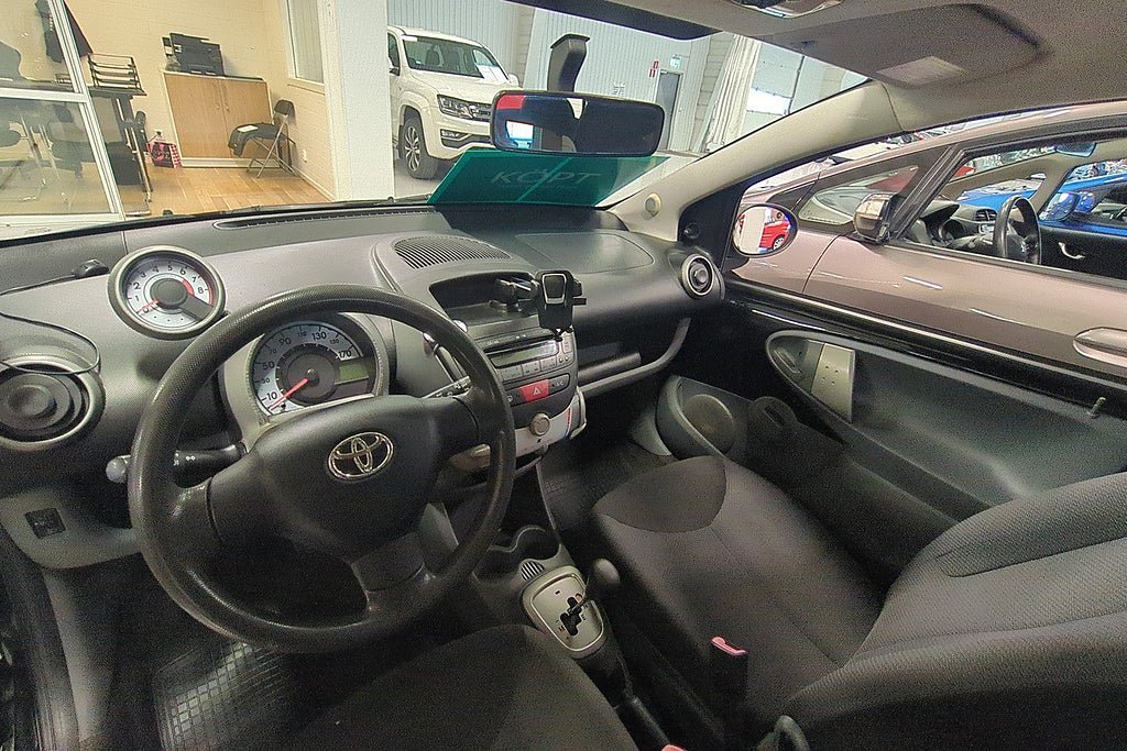 Vehicle Image 6