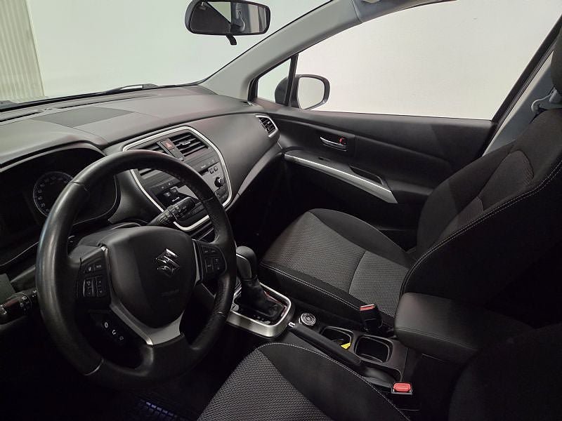 Vehicle Image 10