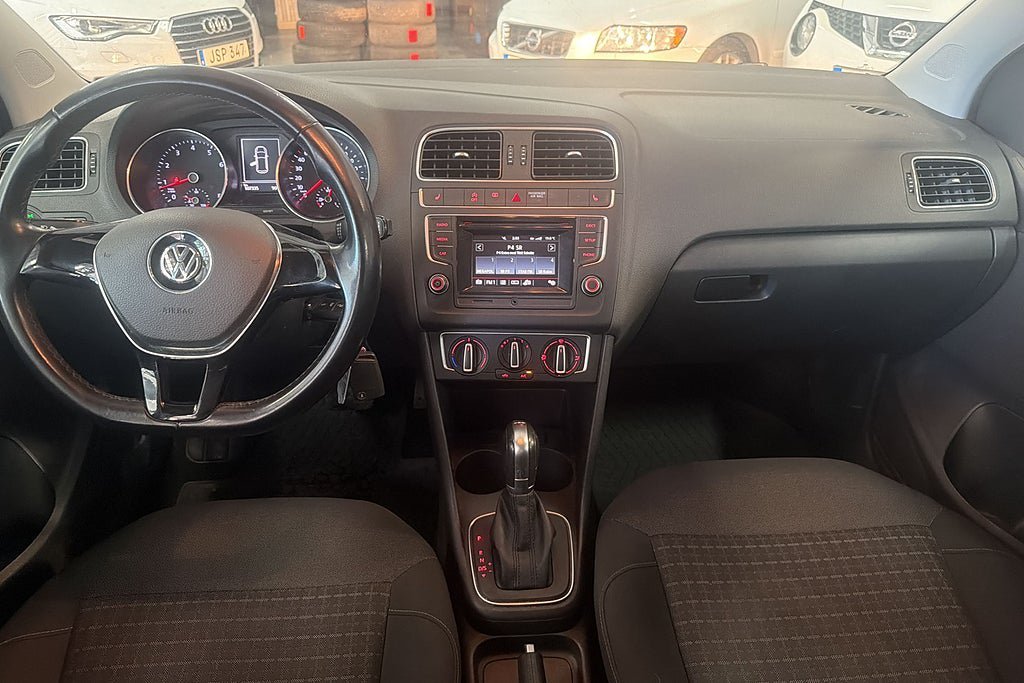 Vehicle Image 10