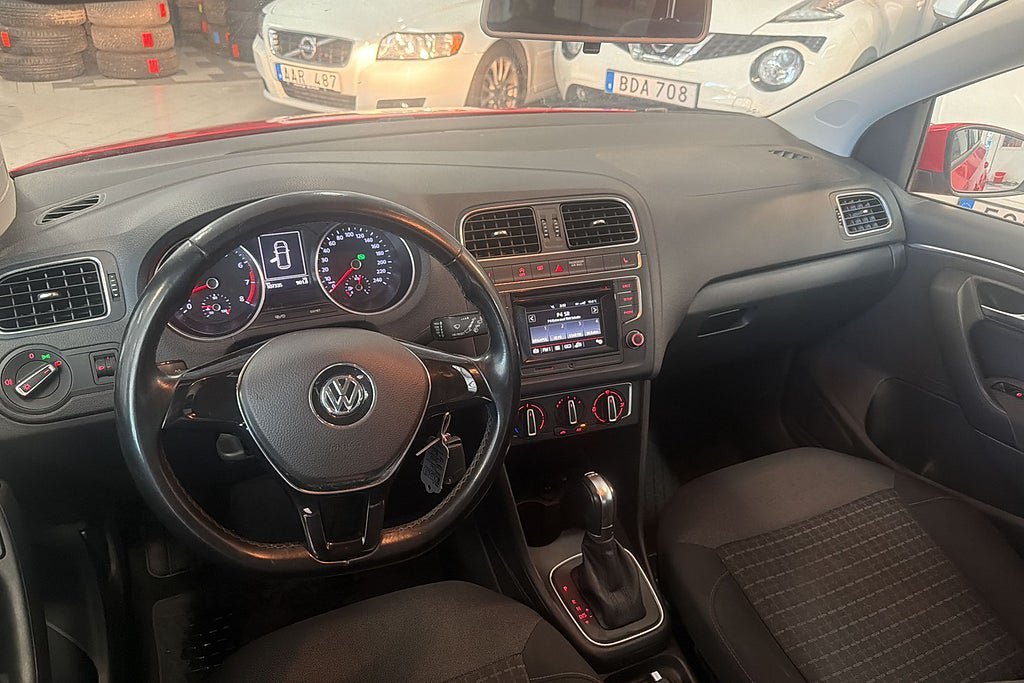 Vehicle Image 12