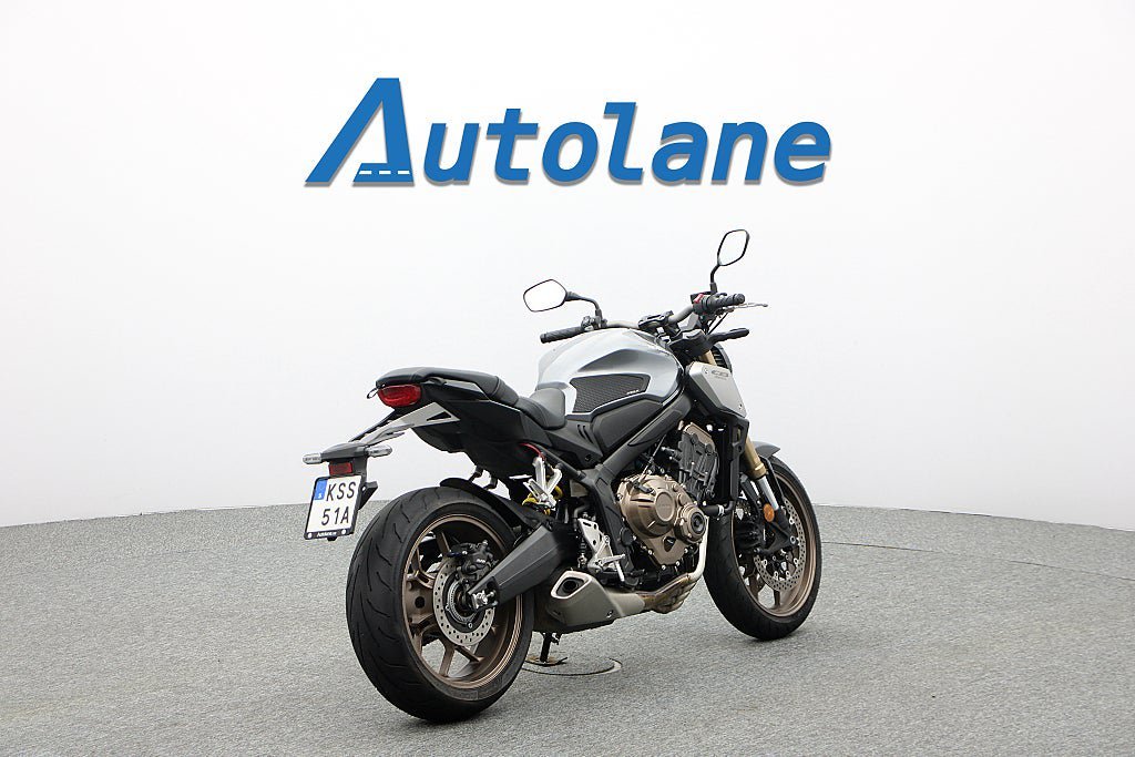 Vehicle Image 5