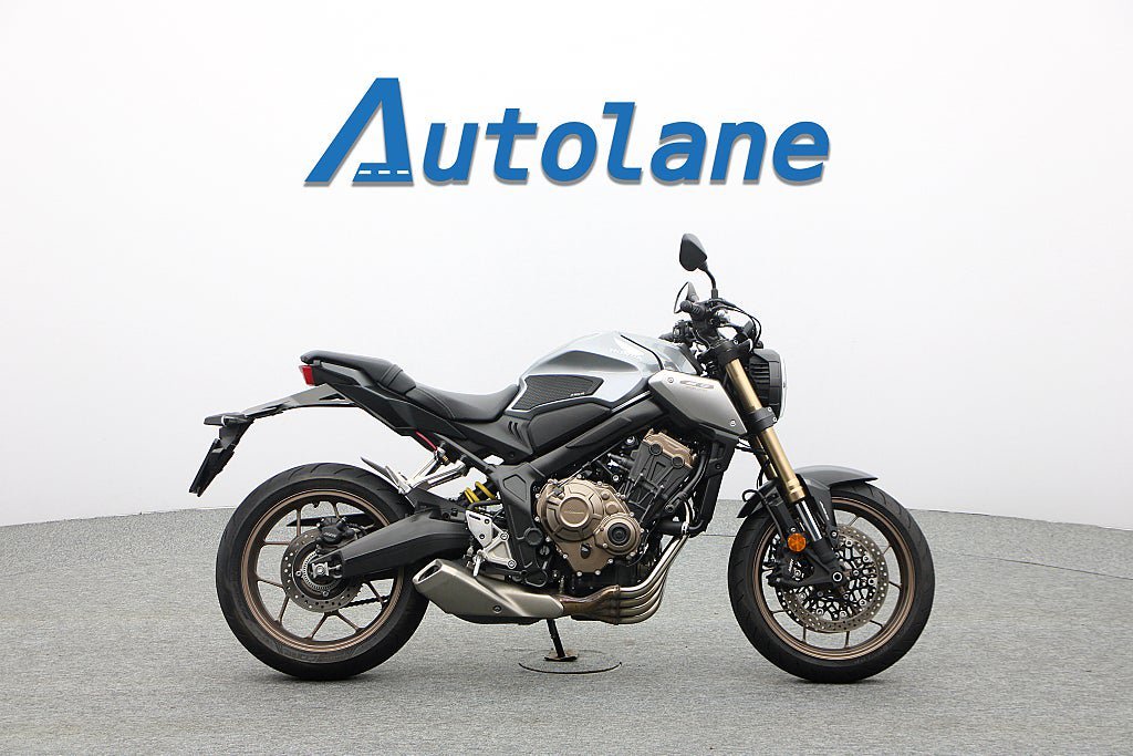 Vehicle Image 6