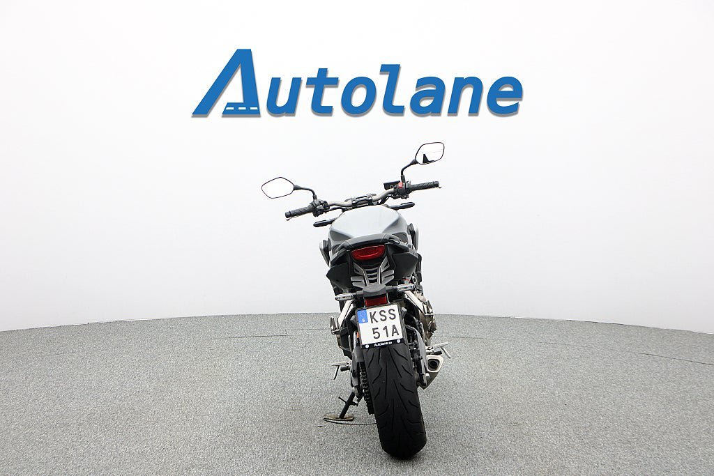 Vehicle Image 8