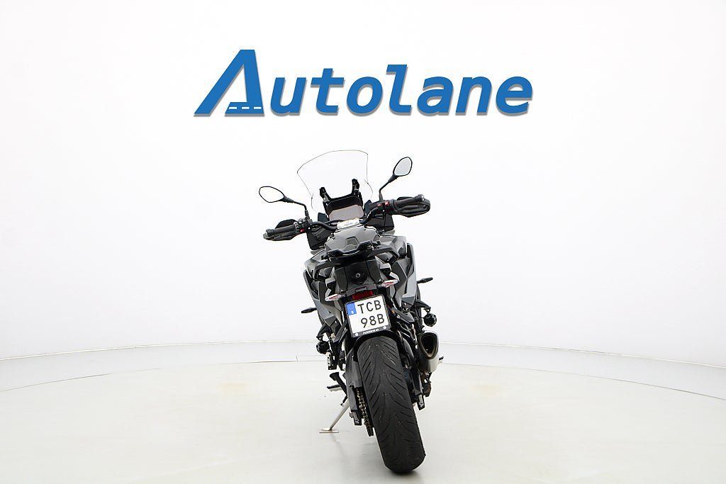 Vehicle Image 8