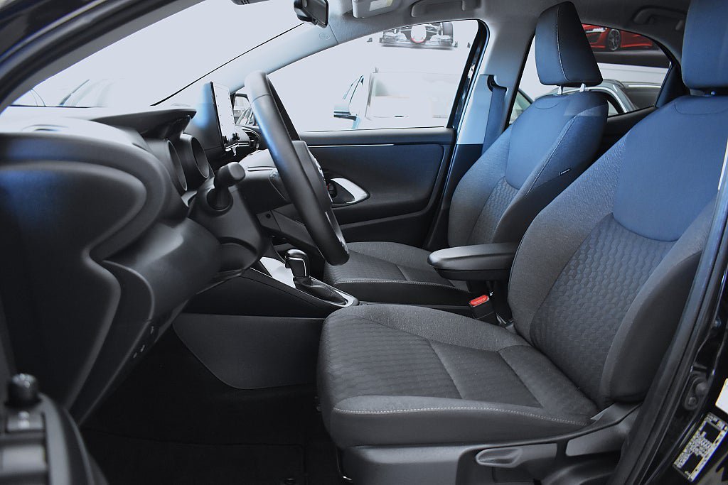 Vehicle Image 8