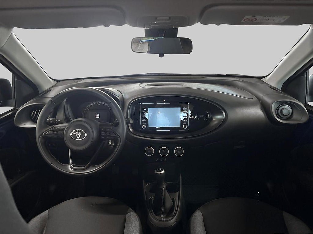 Vehicle Image 12