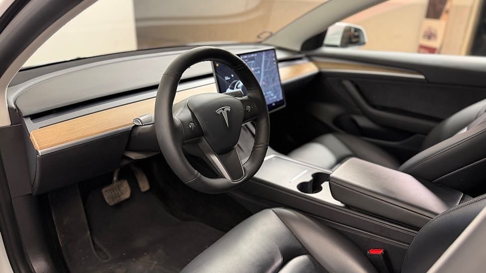 Vehicle Image 8