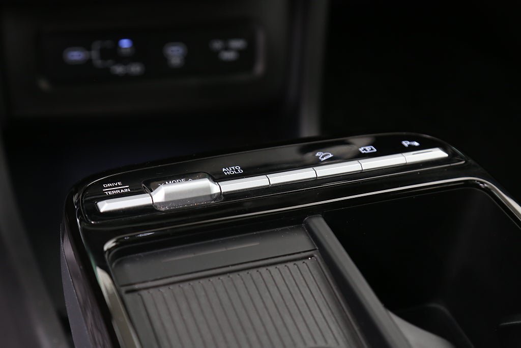 Vehicle Image 25