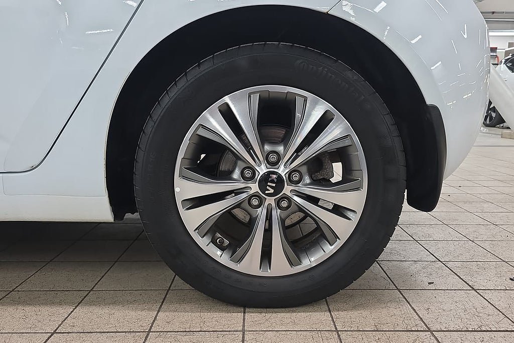 Vehicle Image 9