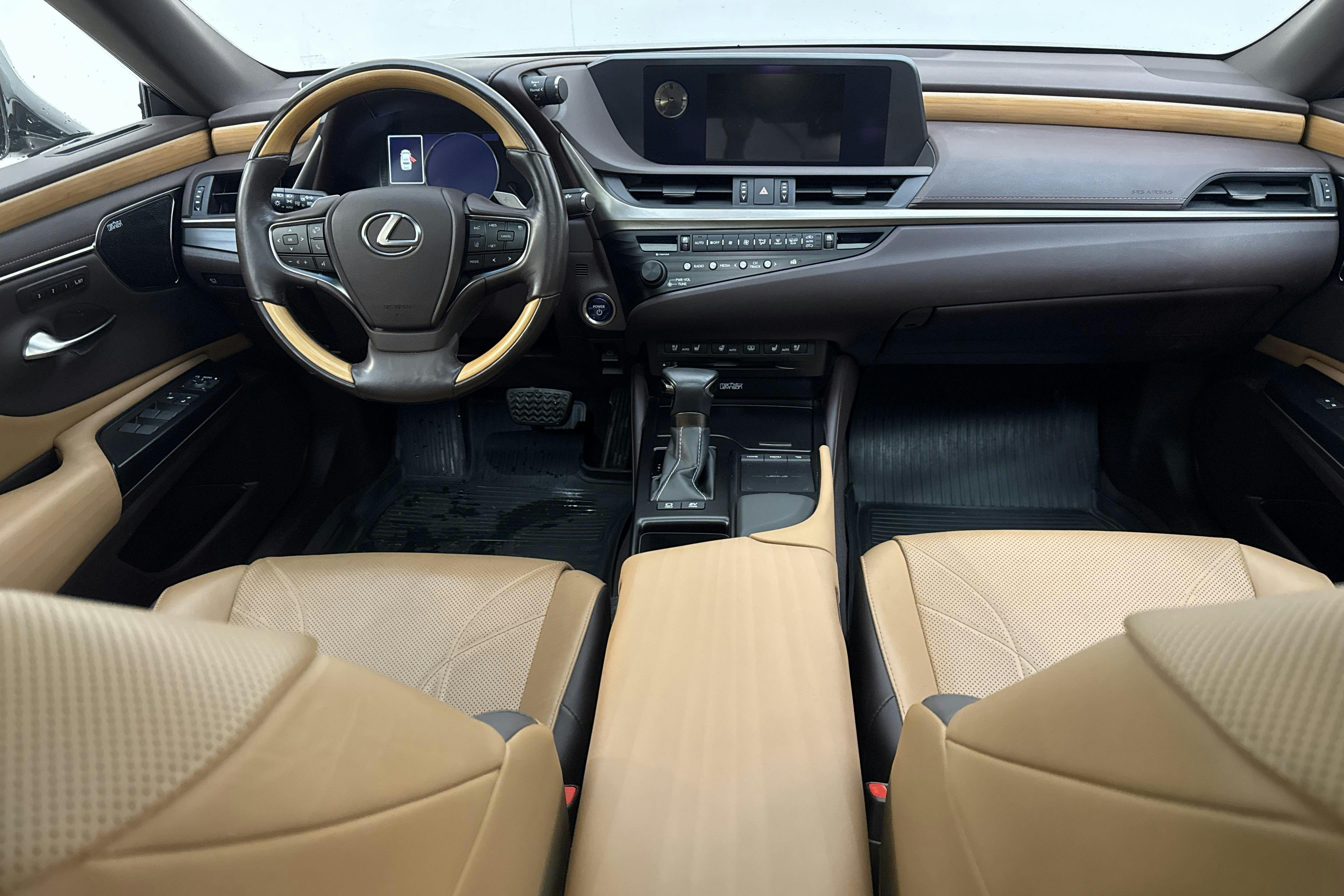 Vehicle Image 6
