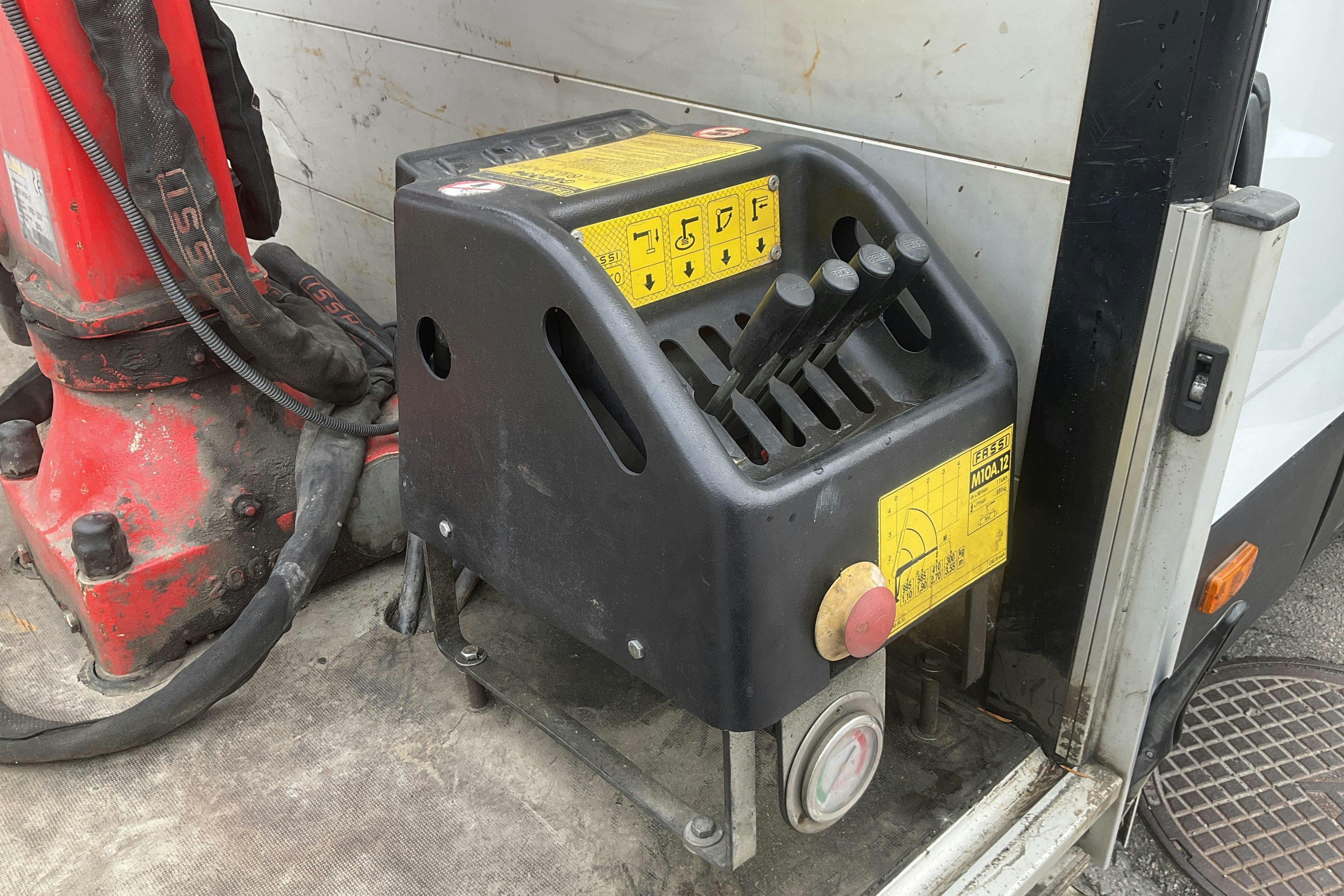 Vehicle Image 12