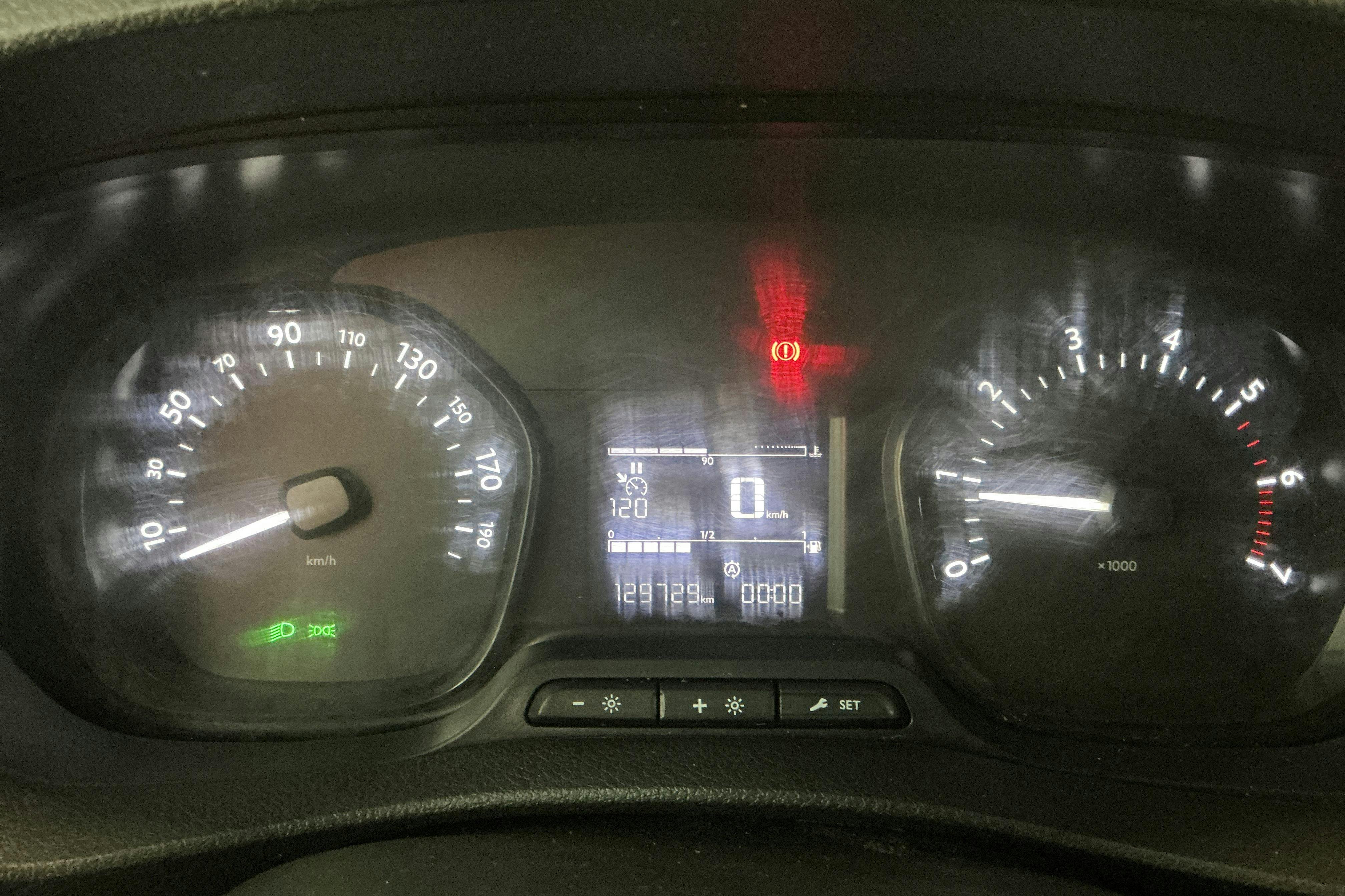 Vehicle Image 9