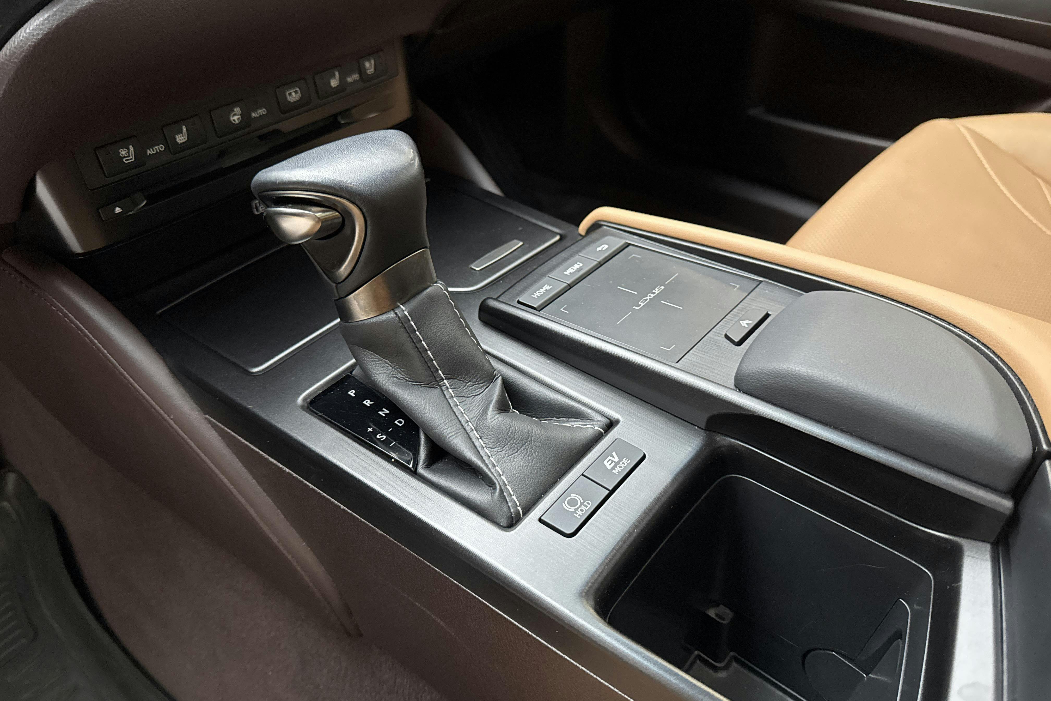 Vehicle Image 16
