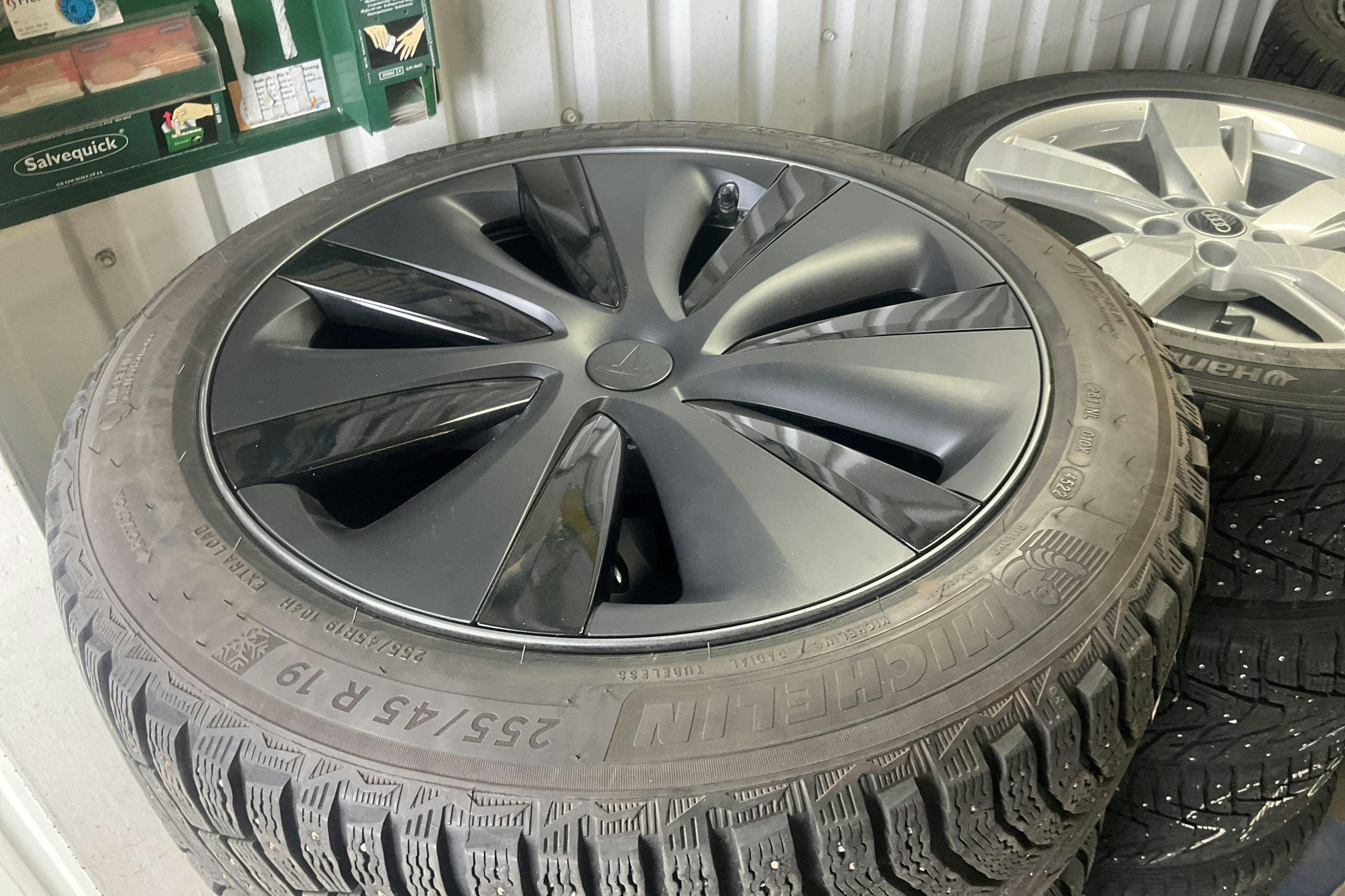 Vehicle Image 21