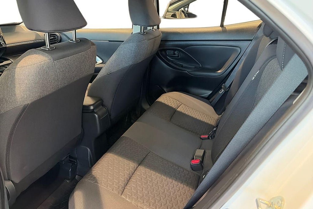 Vehicle Image 12